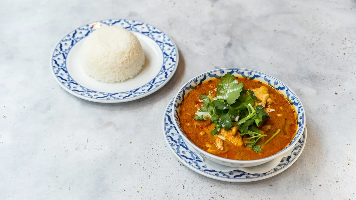 35. Kaeng Karri Gai