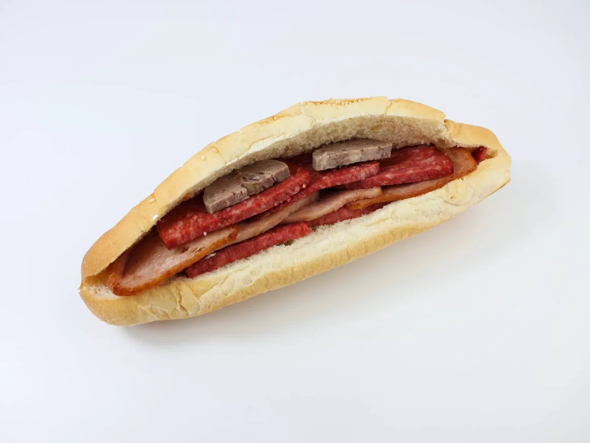 Kazi bilan hot dog - kichik