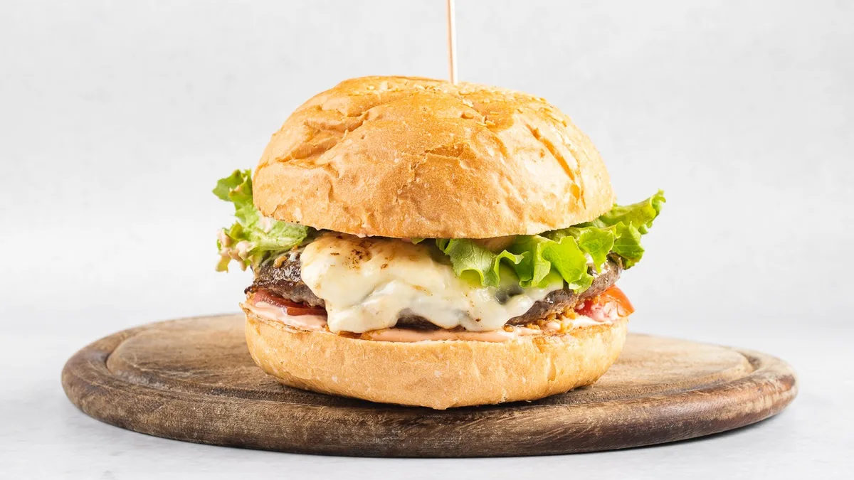 Ementaler burger