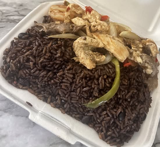Mar y Tierra ( chicken, shrimp and steak grilled)