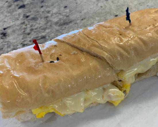 Pan con Tortilla, Tocino y Queso