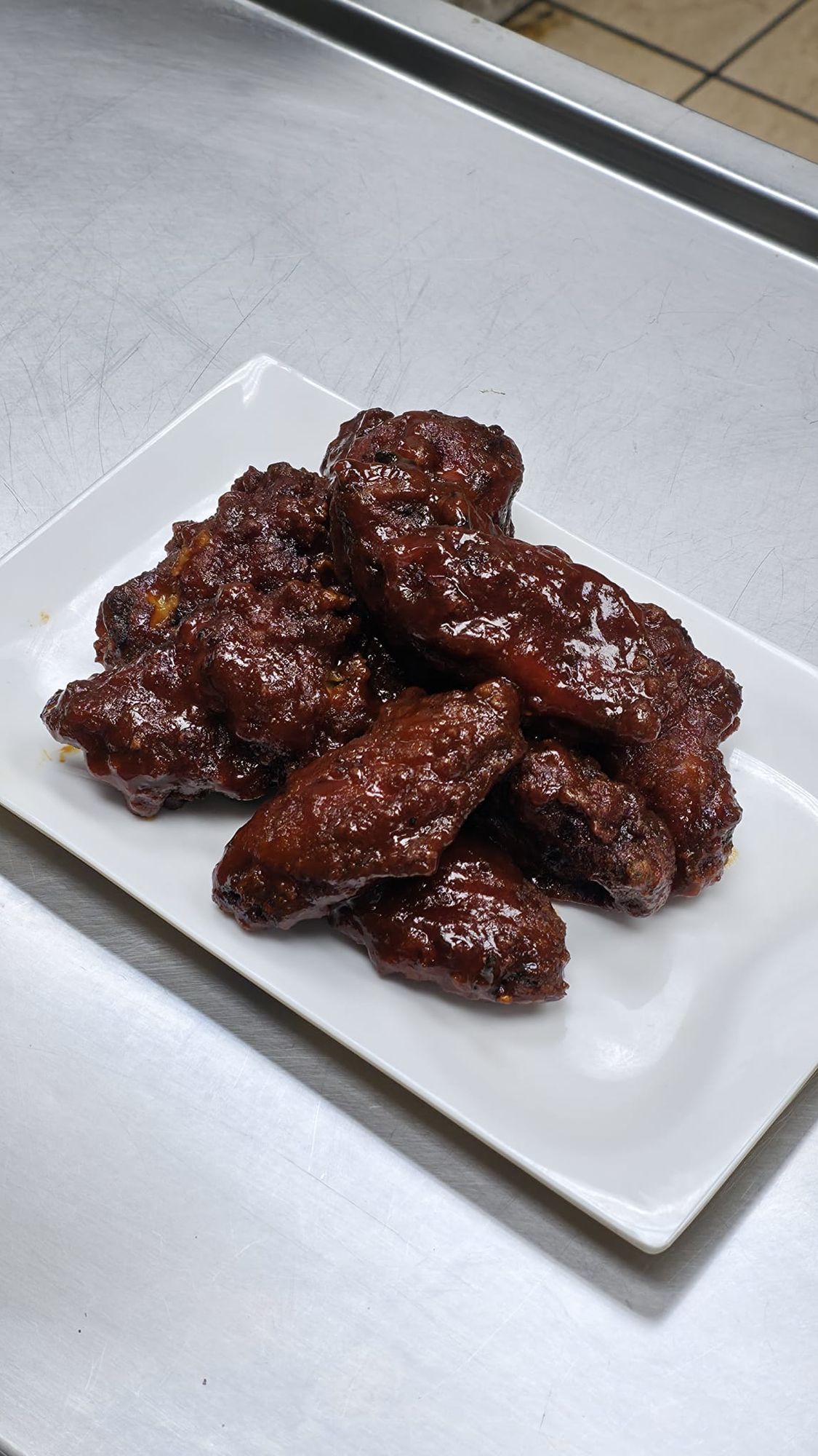 2 LB Wings (2 Free Flavors)