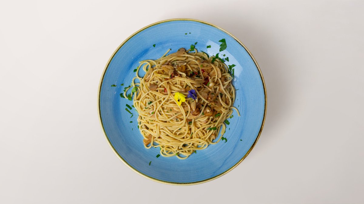 23. Spaghetti Aglio Olio e Peperoncino