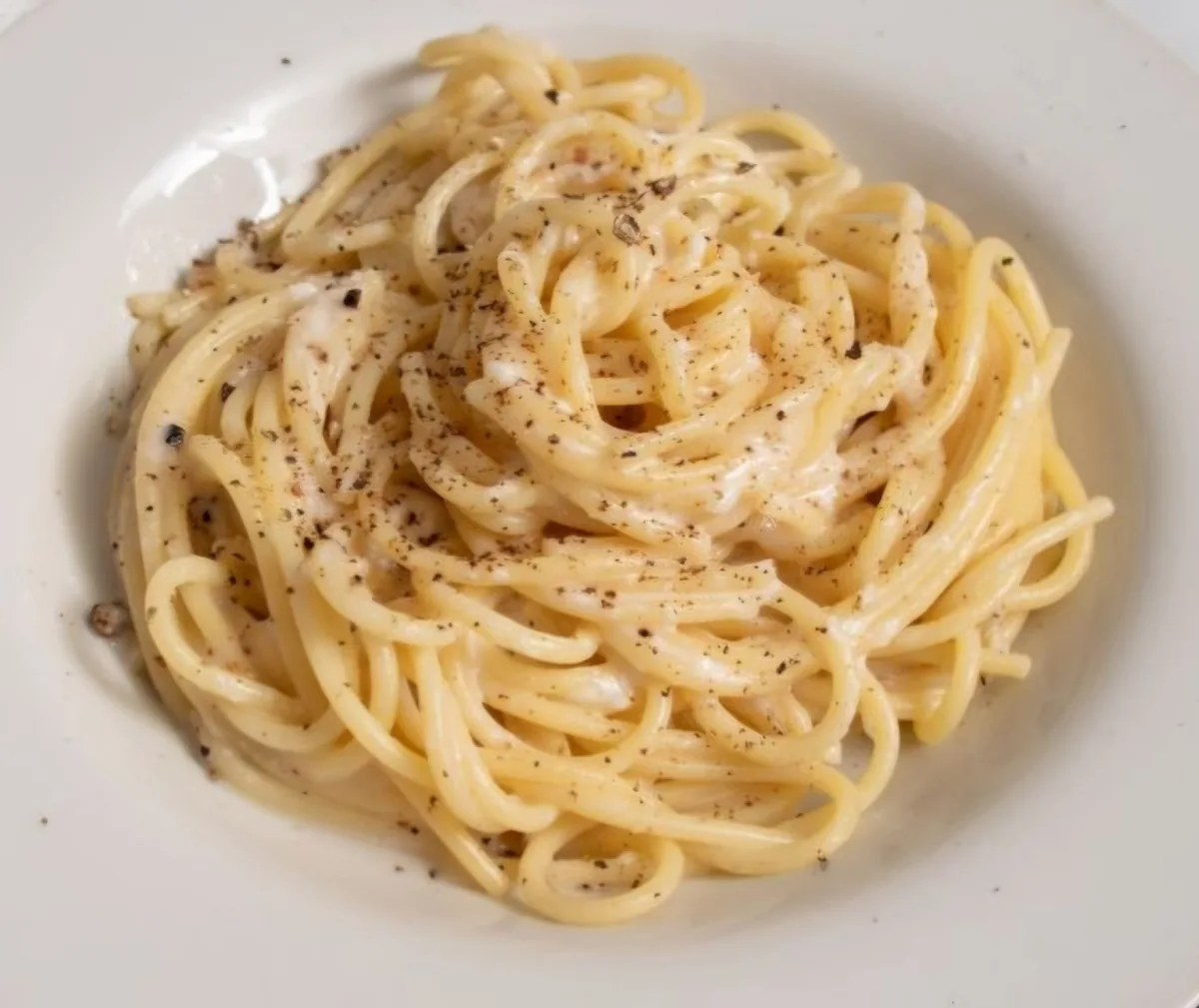 Cacio e pepe spaghetti