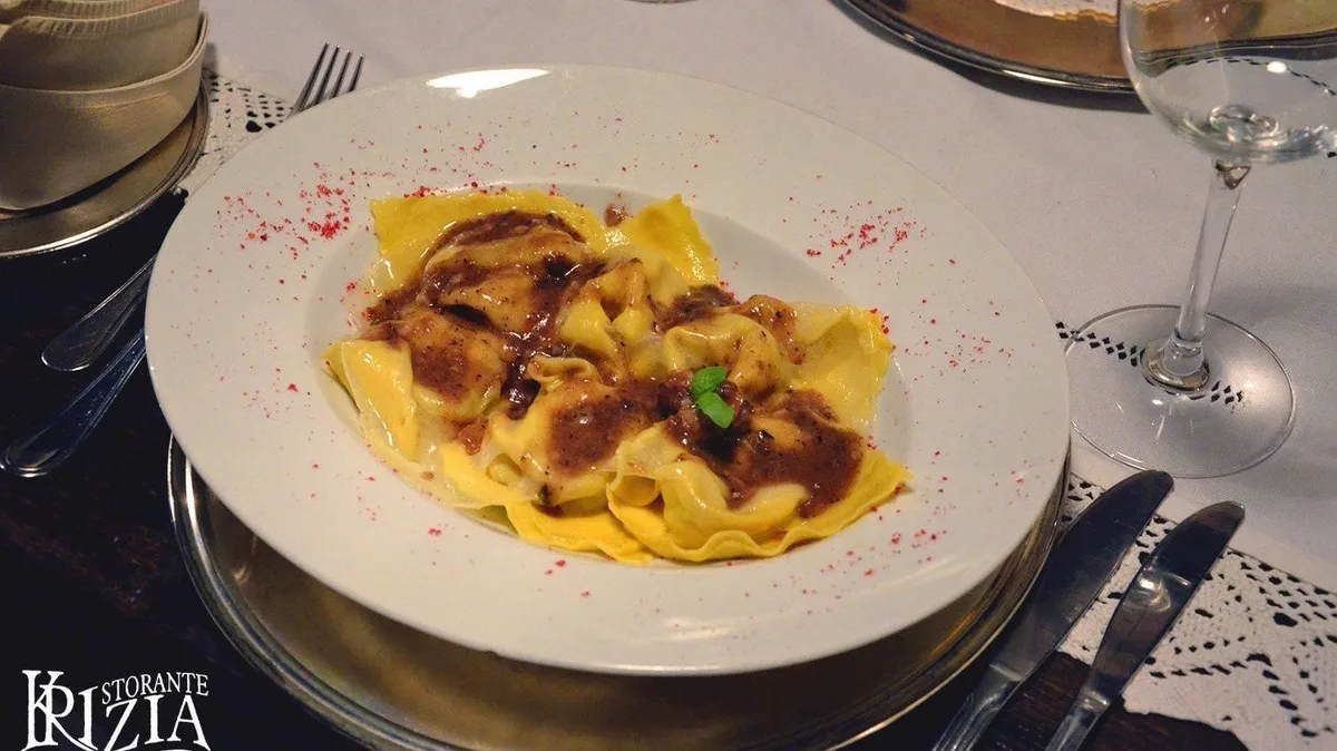 Libamájjal töltött házi tortelloni szarvasgombás vargányagombás szósszal