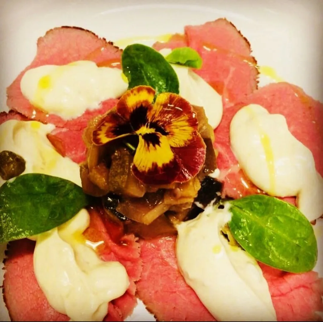 Vitello tonnato zöldség capponataval
