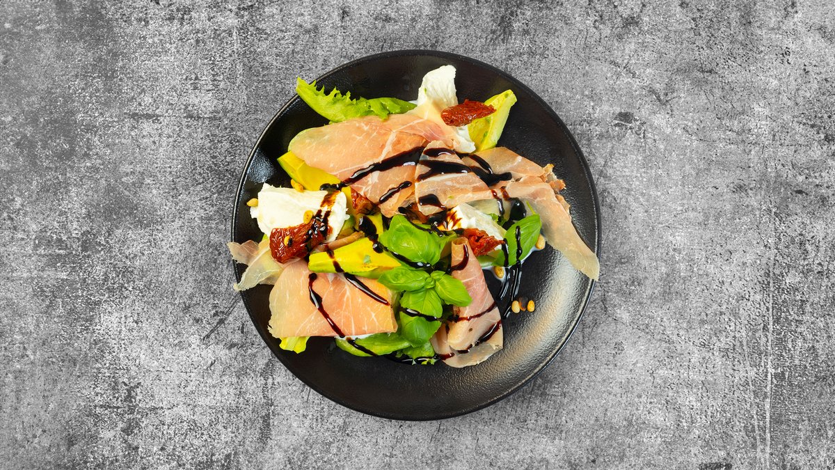 Mozzarella Di Bufala Salat (V)