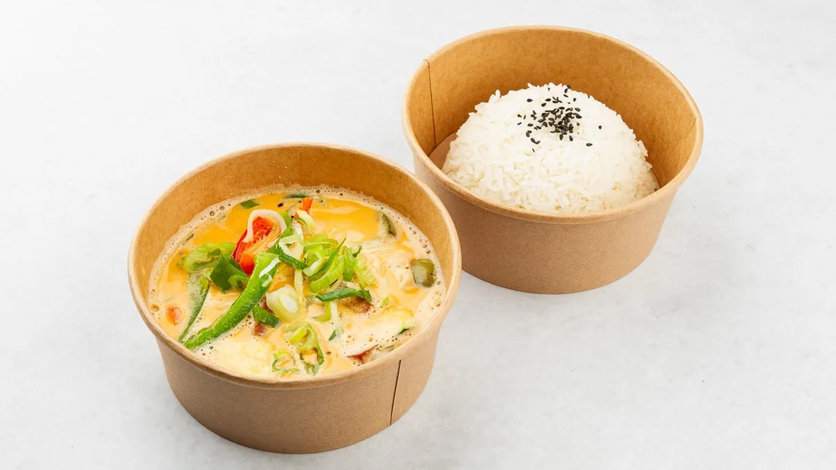 Rdeči curry z zelenjavo in tofujem