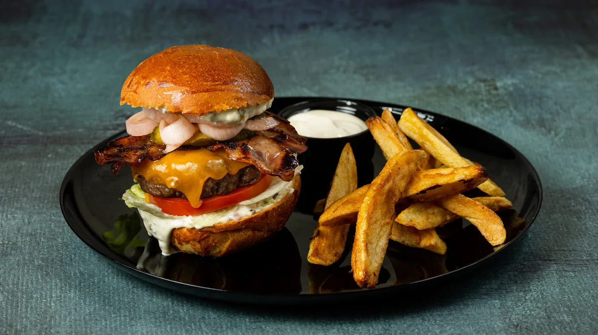 Cheeseburger με Μοσχαρίσιο Μπιφτέκι και Σάλτα Ρεμουλάντ