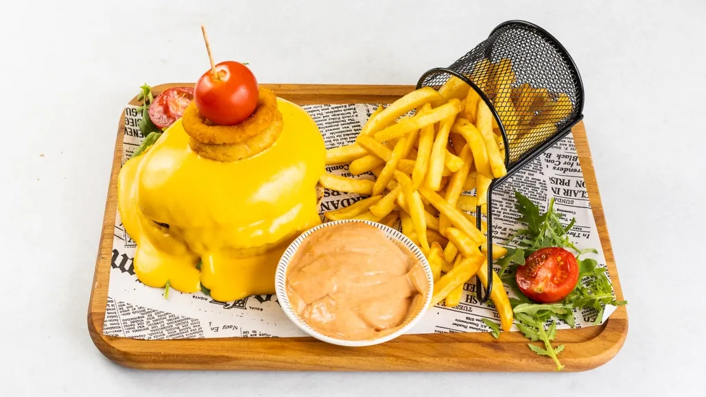 Rock Cafe burger