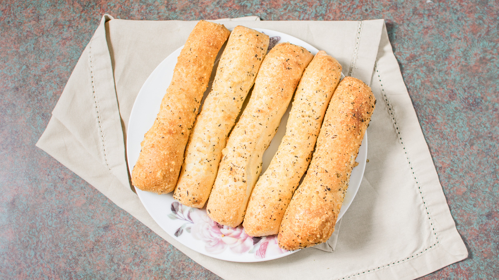 8 Roma Signature Bread Sticks