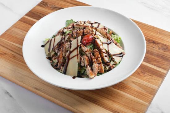 Ensalada de Pollo Empanado