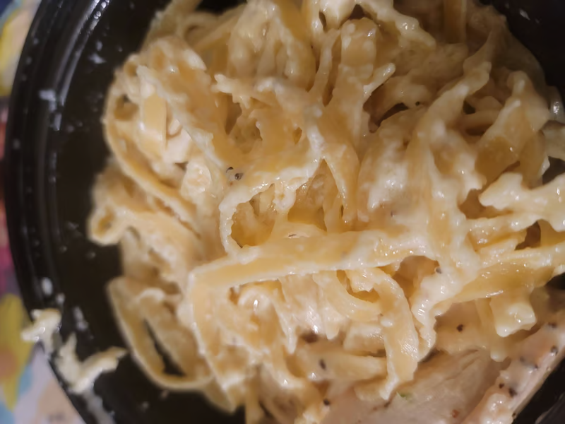 Fettuccine Alfredo - w/ Chicken