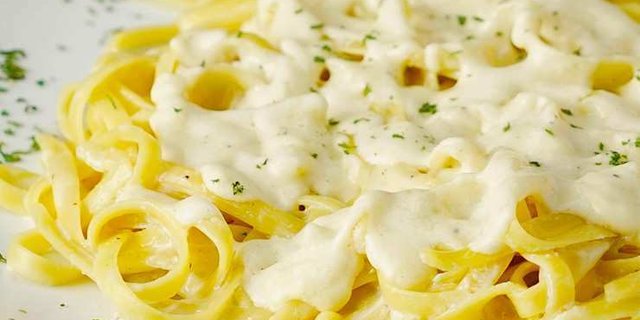 Fettuccine Alfredo