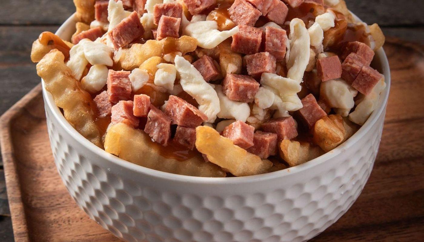 POUTINE SAUCISSE RÉGULIÈRE