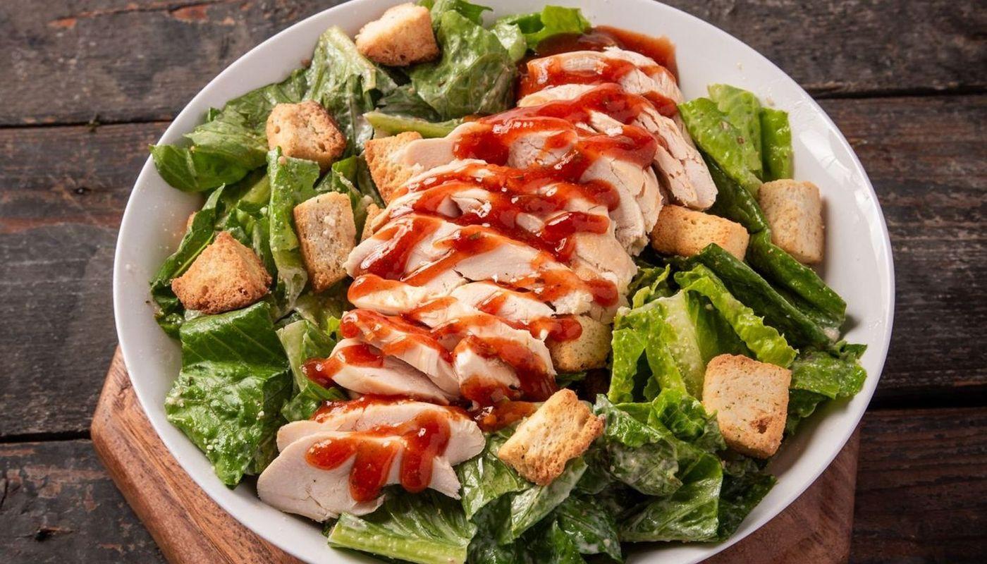 SALADE CESAR AU POULET TEXAN