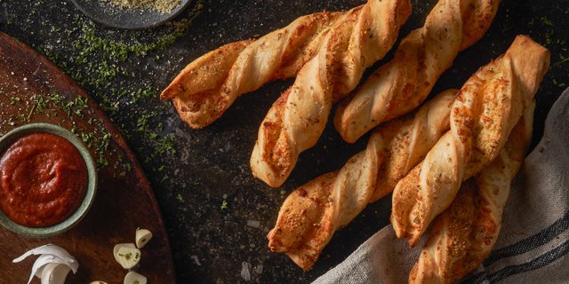 12 Garlic-Parmesan Twists
