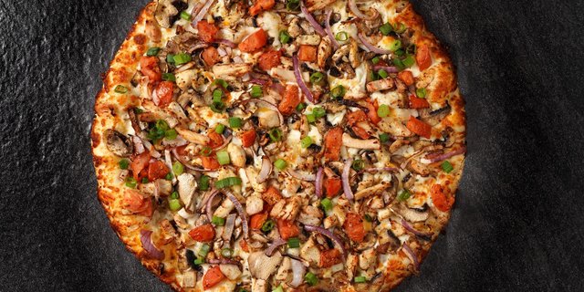Chicken and Garlic Gourmet Pizza