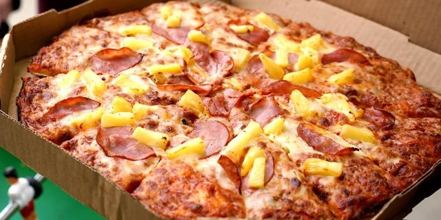 Hawaiian Pizza