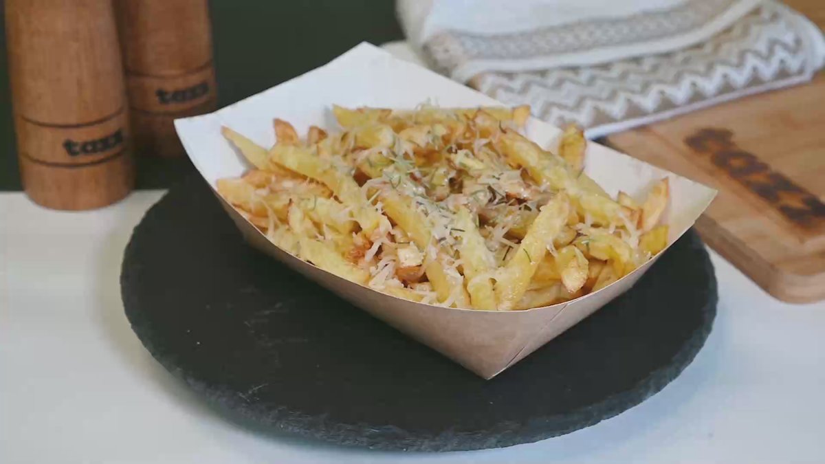 Cartofi cu unt, rozmarin, usturoi și parmesan
