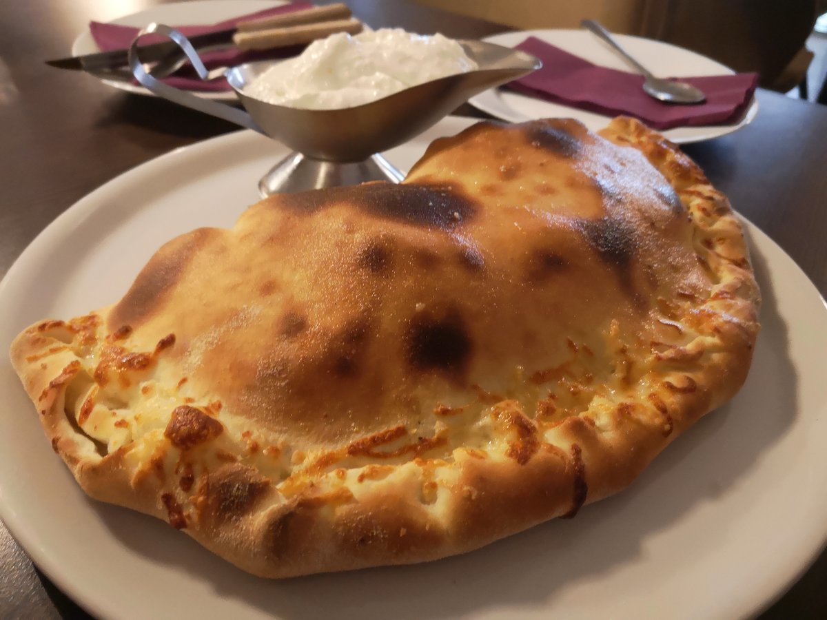 Calzone extra töltött pizza