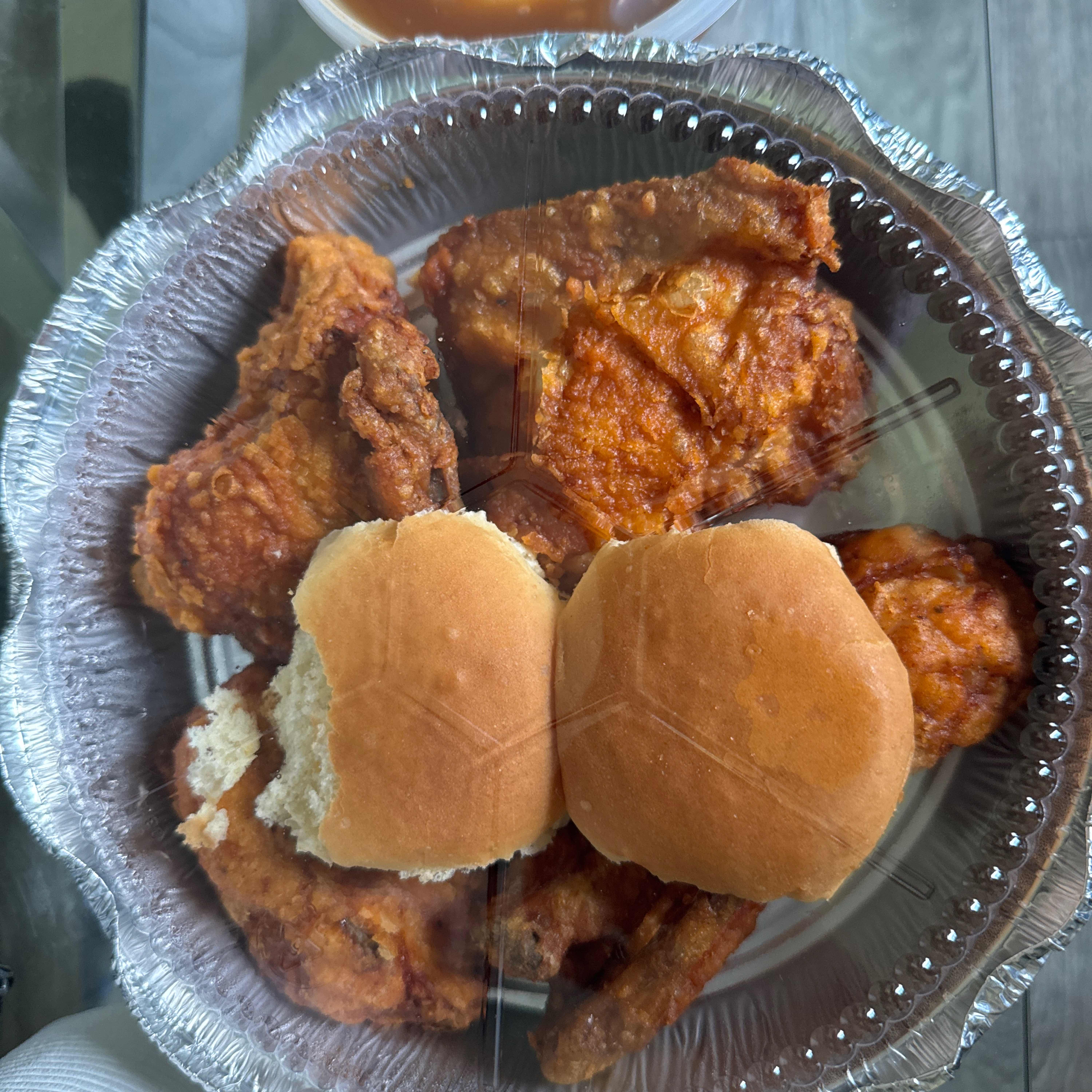 Jumbo Box 5 Pieces with Mash and Coleslaw and 2 Roll