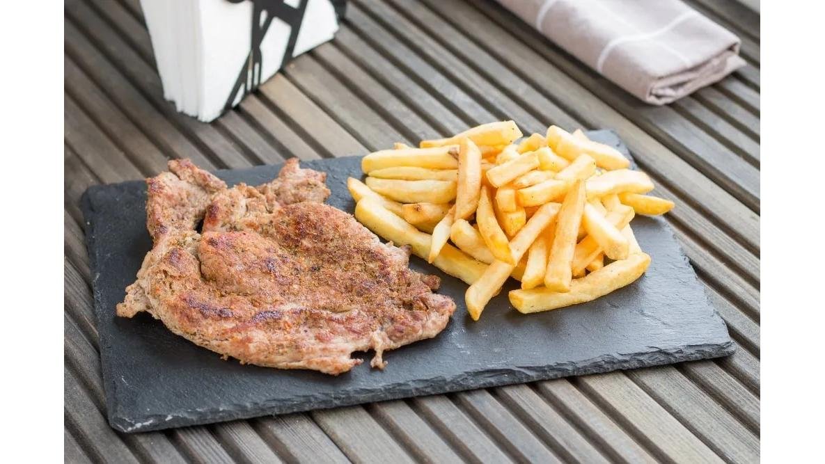 Meniu ceafă de porc cu cartofi pai