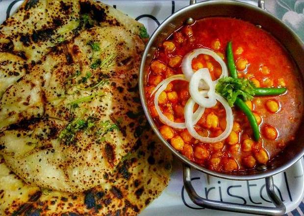 Amritsari Kulcha W / Choole