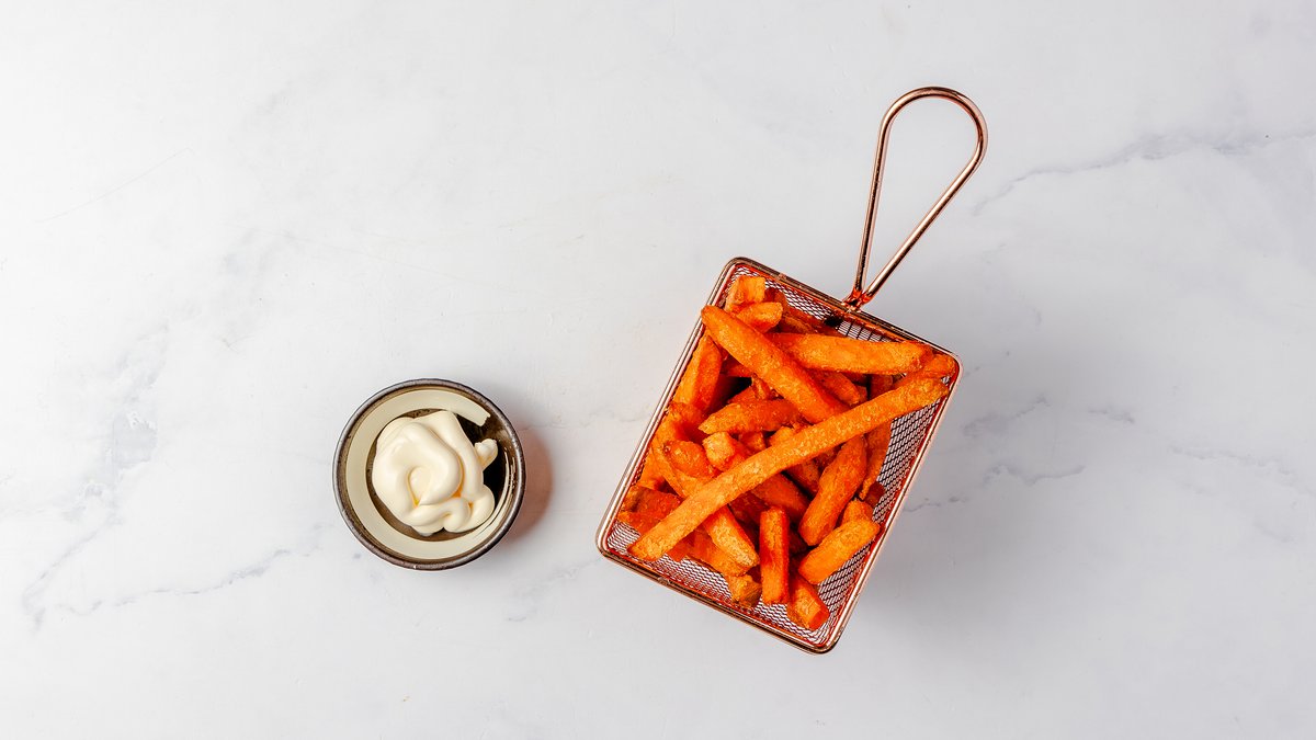Fried søde kartofler med salatmayonnaise