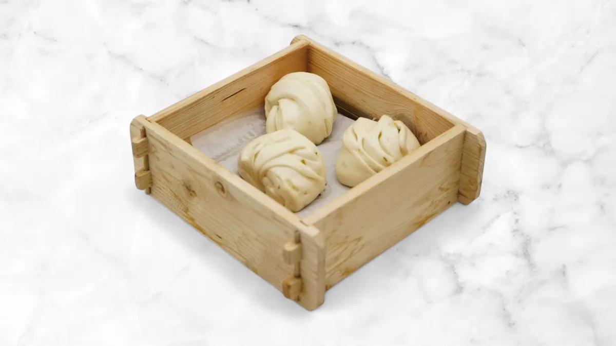Spring Onion Bao (V)