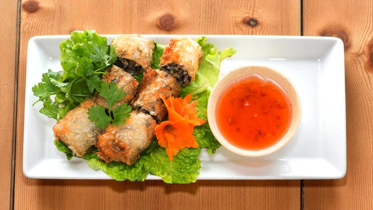 01. Spring rolls  (2pcs)/ Tavaszi tekercs​(2db)​