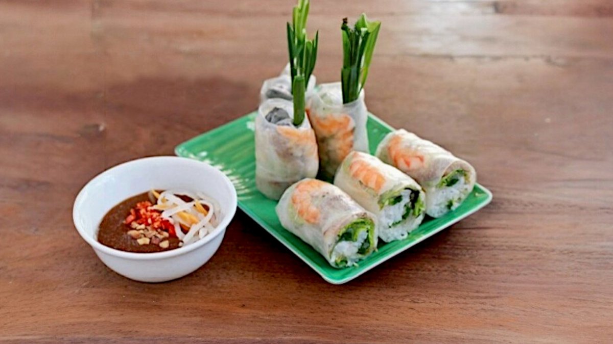 02. Shrimp summer rolls (2pcs)/ Nyári tekercs - Garnélarák (2db)