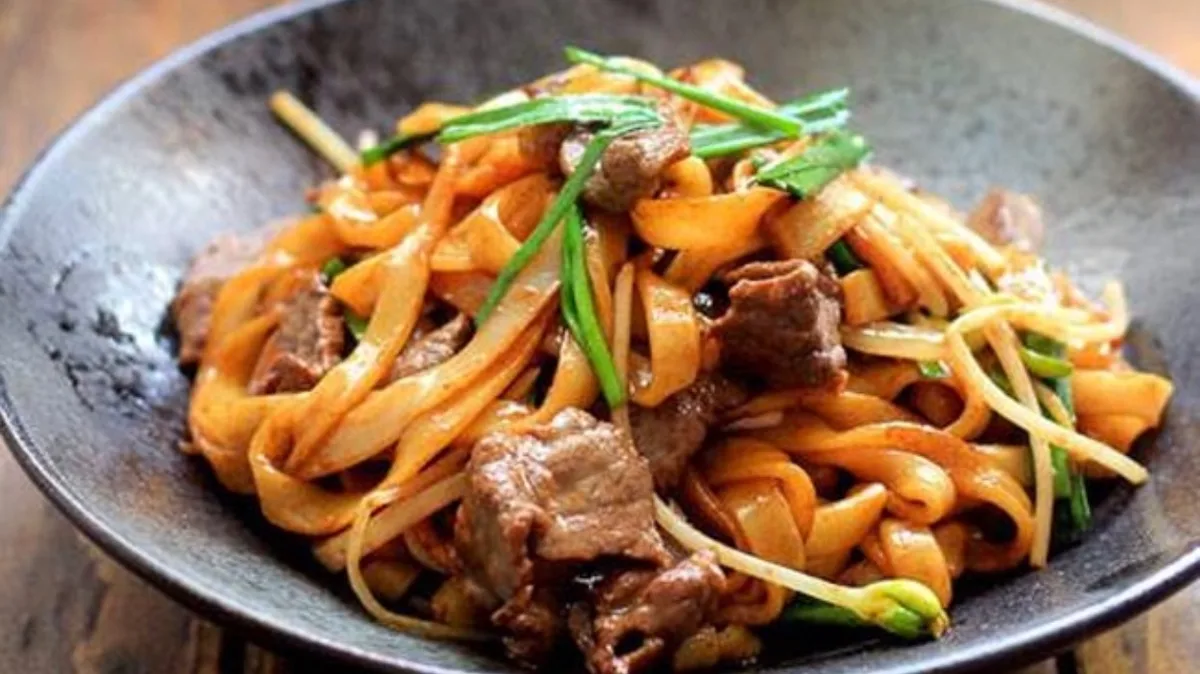 40B. Fried Noodle Beef/Pirított Tészta  Marha