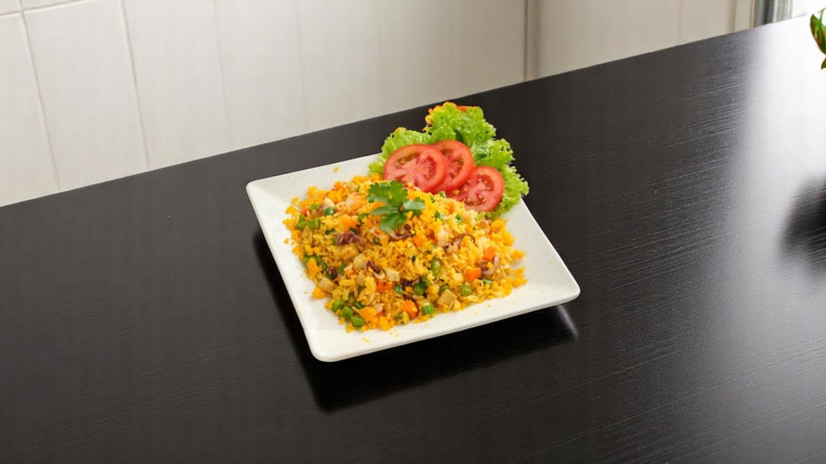 50B. Beef Fried Rice /Marha​​​​​​​​​​​​​​​​​​​ Sült Rizs