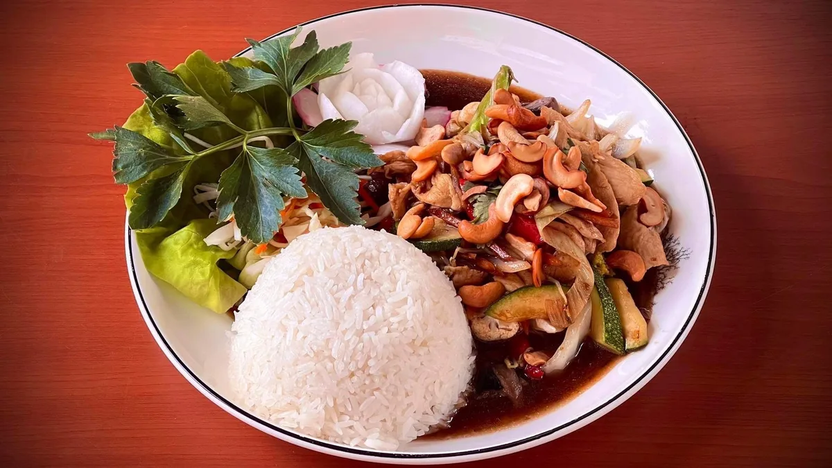 90D. Fried chicken Rice with Hoisin/ Sült csirke​