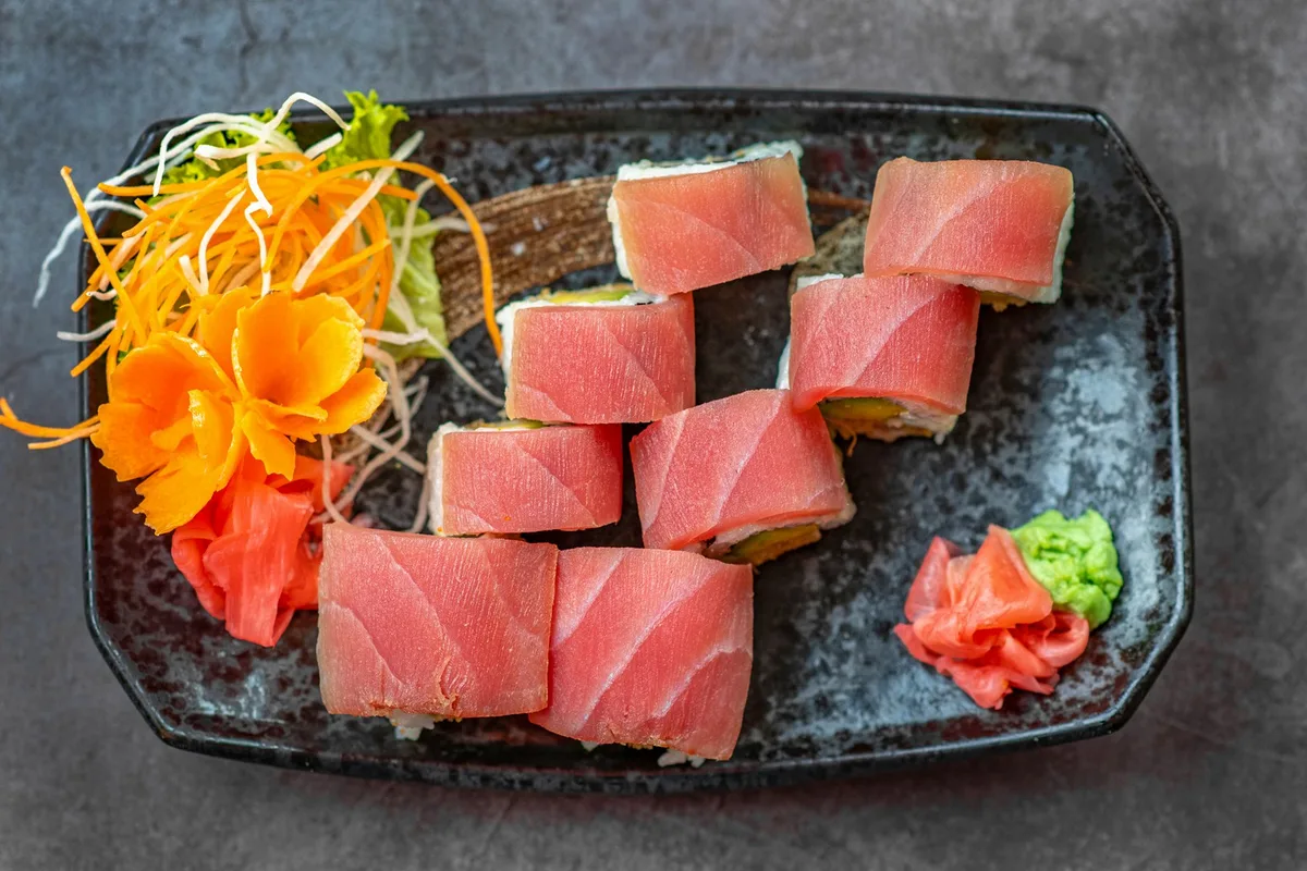 I4 .Tonhal kifordított maki  (8db)/ Tuna cover roll