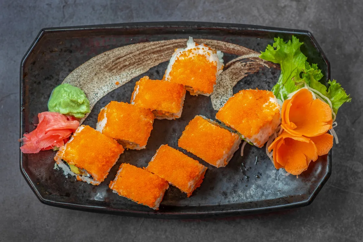 I7.Caviar roll Inside Out (8 pcs)