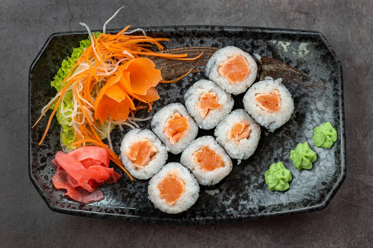 M2. MAKI Füstölt lazac/ Smoked salmon​ (8 db)