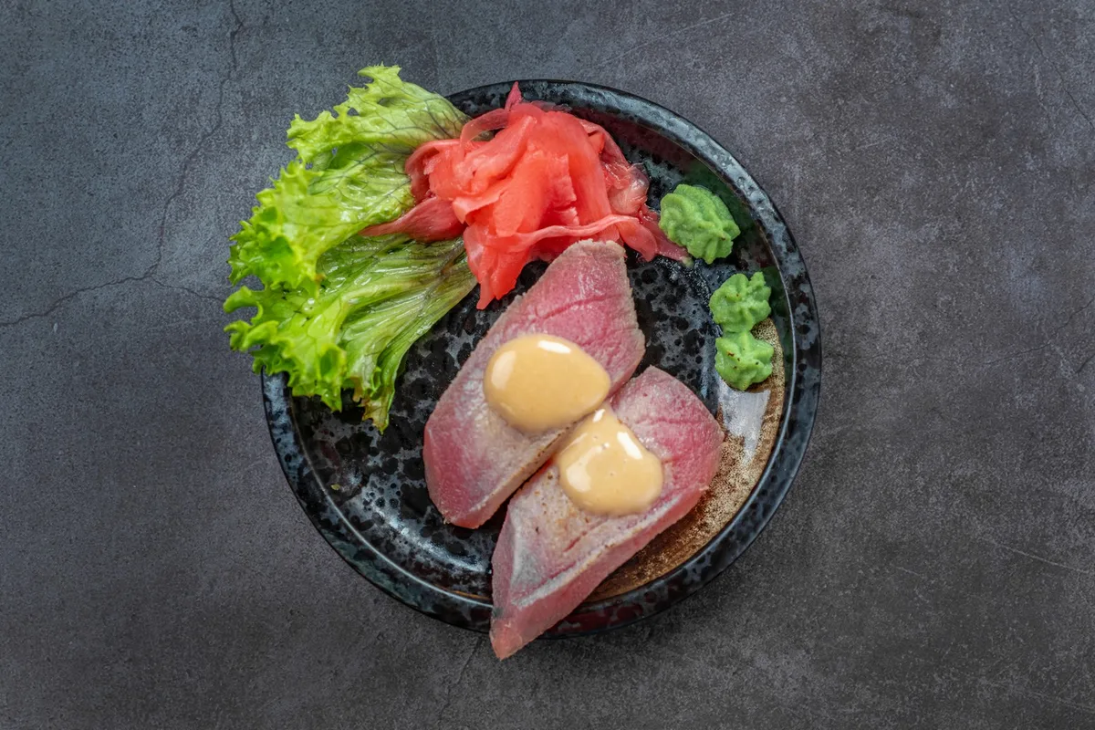 N6. NIGIRI Füstölt tonhal / Smoked tuna​​​ (2 db)