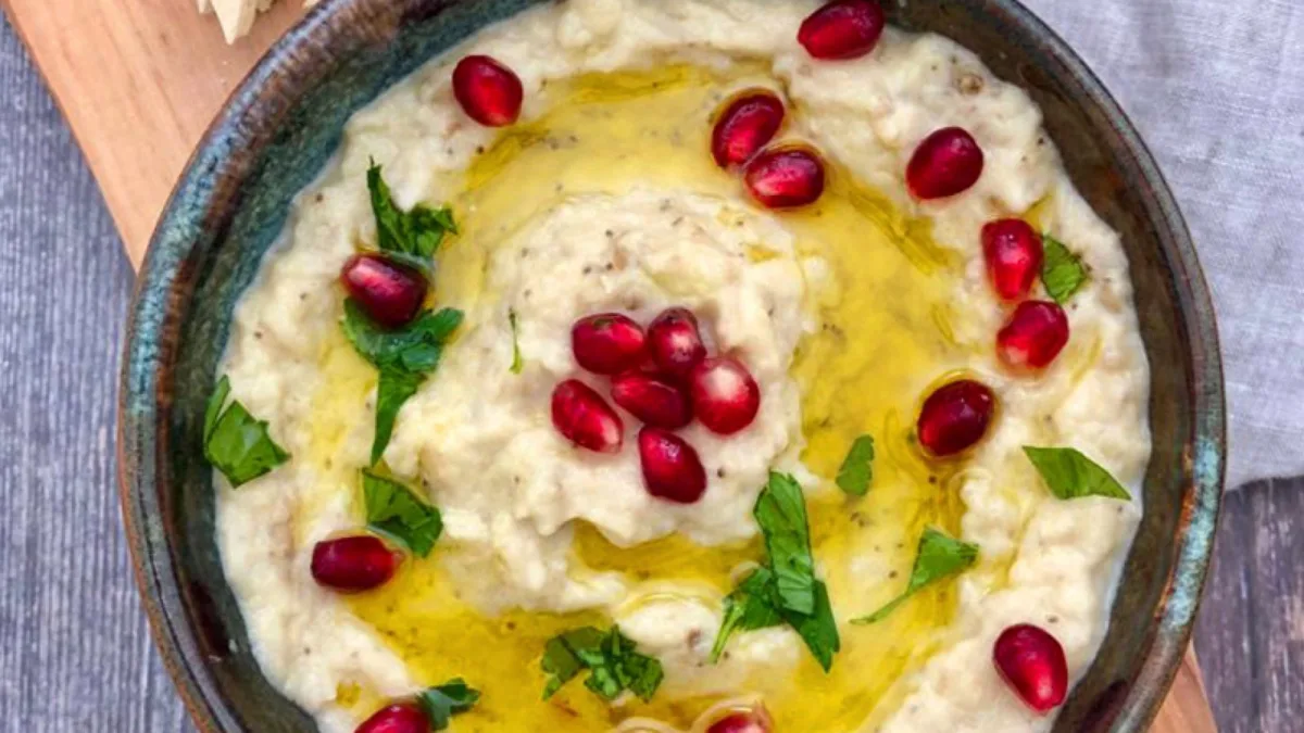 Lebanese Moutabel (Spicy Eggplant Dip)/متبل