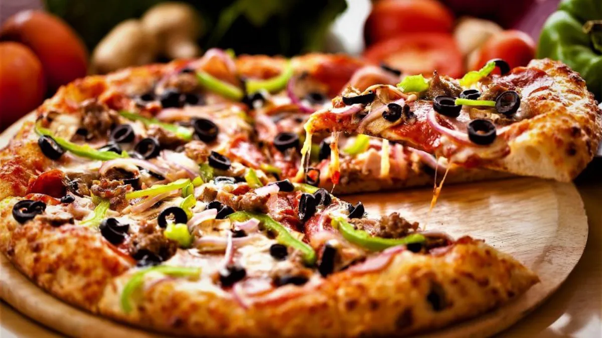 PIZZA meat and mashrom 28CM(HALAL)/پیتزا گوشت  و‌قارچ