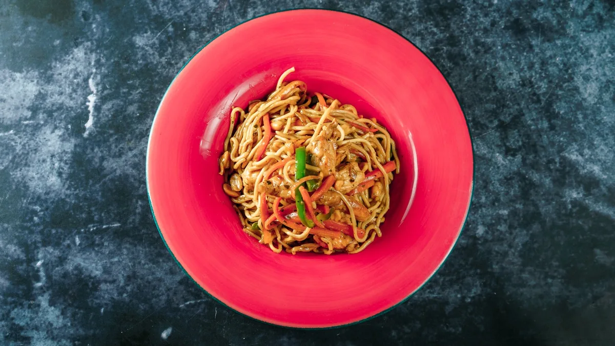 Kung pao piletina s kikirikijem i đumbirom