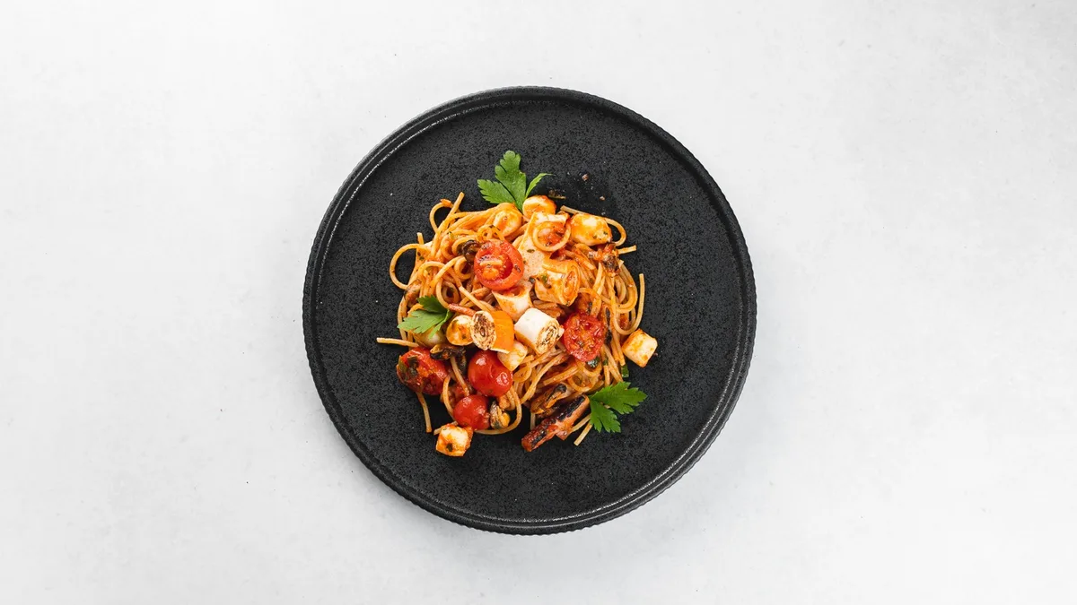 Spaghetti dalmatino u bijelom vinu