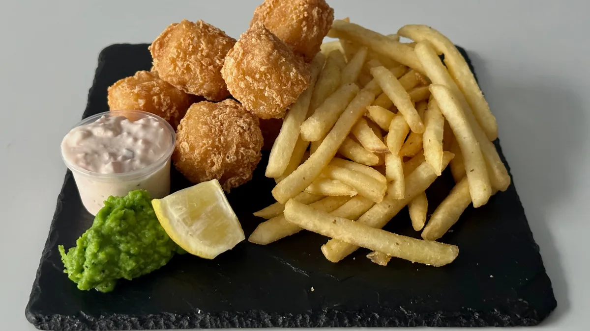 Fish and Chips (kibbeling-celé obalované kousky tresky)