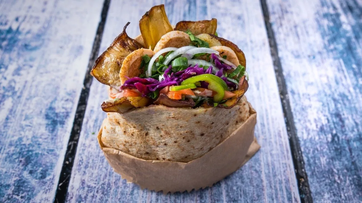 סביח וקציצת ירק עירקית (ערוק) Sabich+Vegetable patty in pita