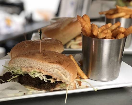 Dominican Burger (Chimi Dominicano)