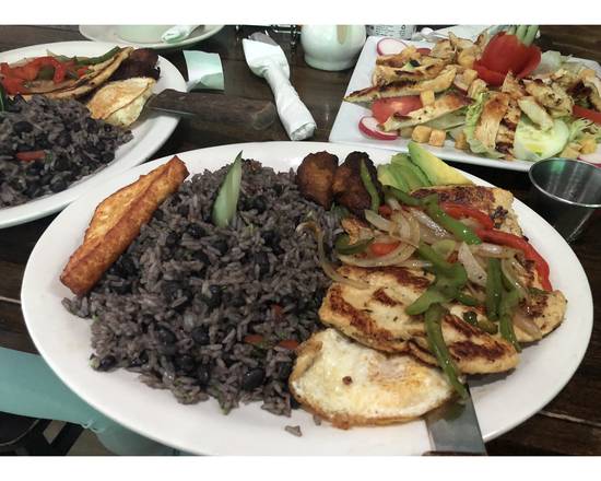 Gallo Pinto Pollo Al Grill
