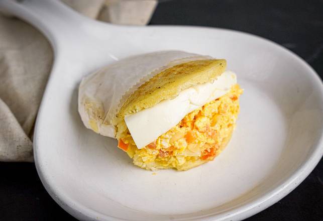 Arepa con Huevo y Queso (Arepas)