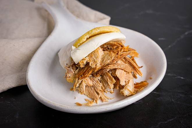 Arepa con Pernil y Queso (Arepas)