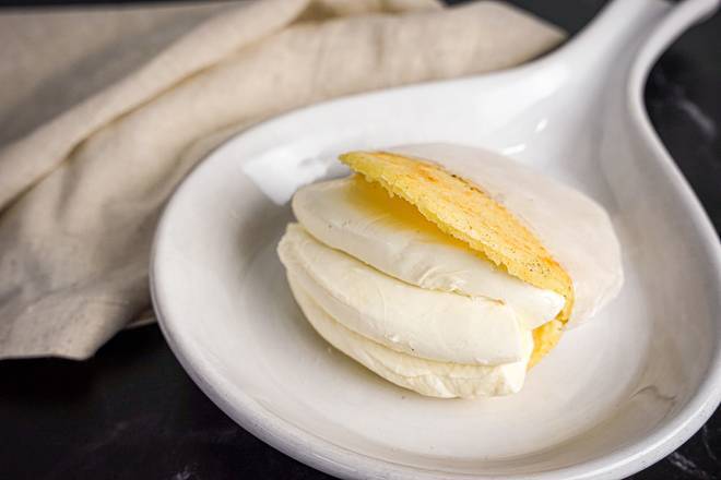 Arepa con Queso